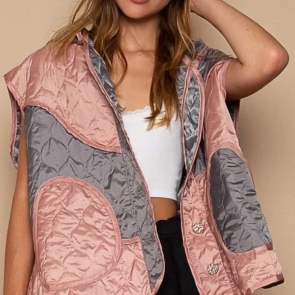 POL Jackets & Blazers - POL Salmon Pink and Gray Quilted Vest M/L Removable Hood Oversized